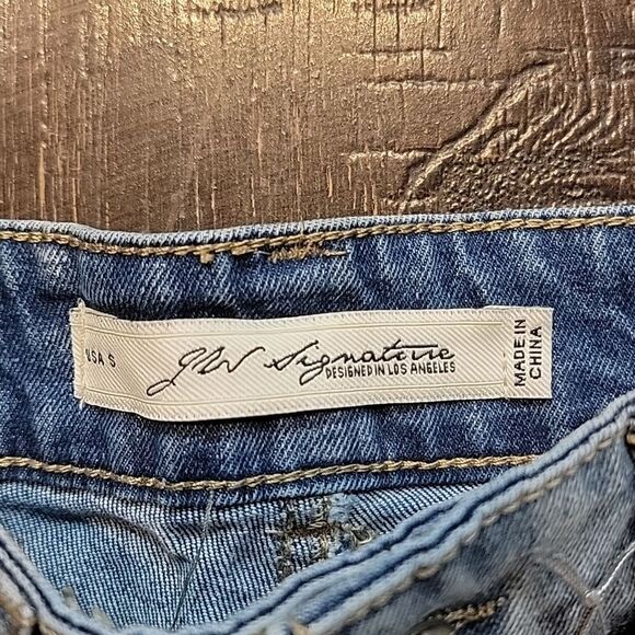 JW Signature Denim Dolphin Hem Shorts - Picture 6 of 15